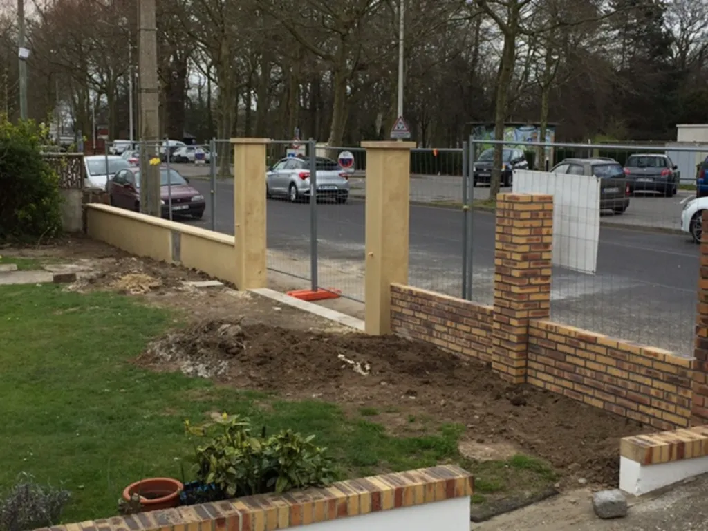Création de muret maçonné enduit et muret briques au Havre 76