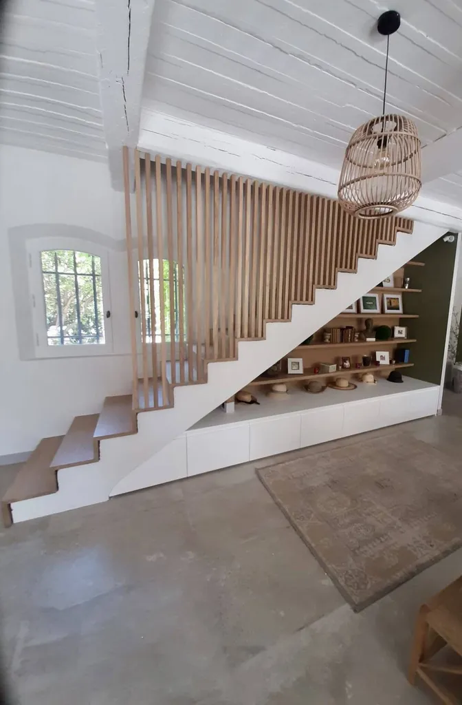 Fabrication et pose d'un agencement complet avec rénovation d'un escalier béton en bois, chêne massif à Aix-en-Provence dans les bouches du Rhône