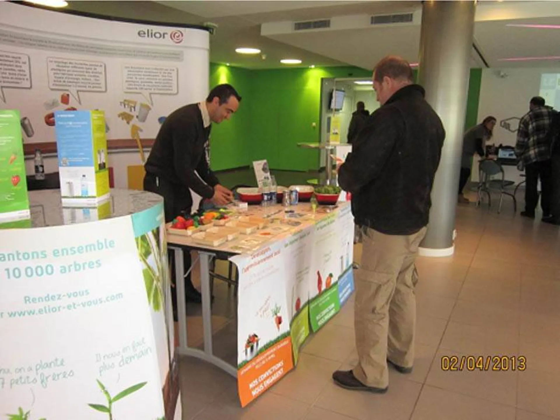 Compostage des déchets en engrais dans le restaurant Elior au site de Schneider Electric