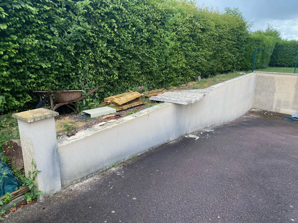 3F Ravalement a réalisé la pose de couvertines en acier prélaqué blanc à Hérouvillette dans le Calvados 