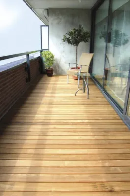Pose d'une terrasse de 20m² en Teck sur un balcon à Cannes Cote d'Azur