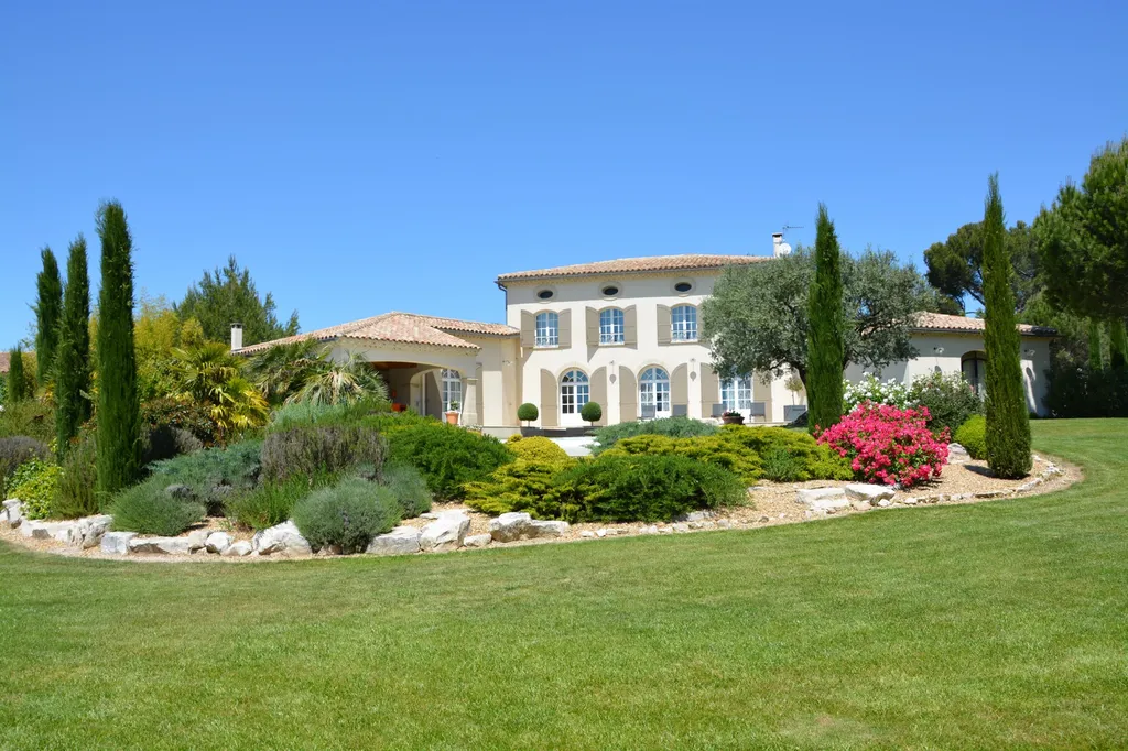 Carpentras : propriété de ville à 2 pas des commerces   