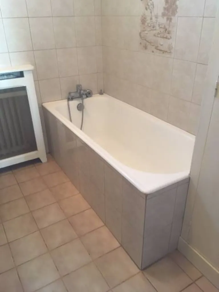 Remplacement d'une baignoire par douche sécurisée pour sénior à La-Seyne-sur-Mer, Var (83)