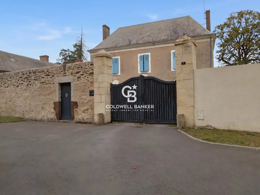 ancienne école rénovée à vendre proche Le Mans avec jardin