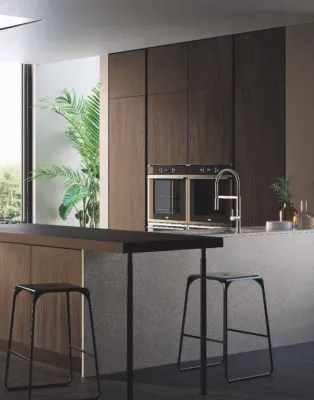 Cuisine nouveau modèle Kali, bois noyer brun gorges métal esprit résolument moderne à Bandol