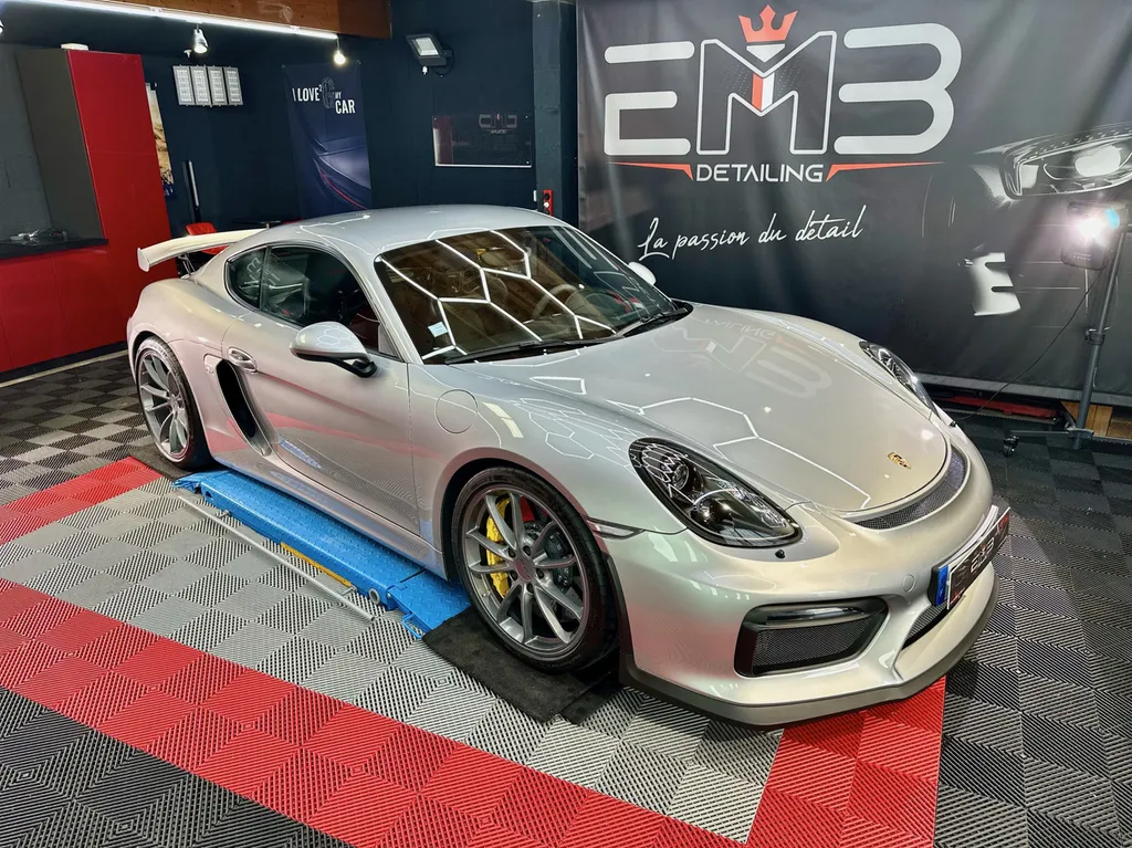 Protection carrosserie sur Limonest spécialiste porsche GT4