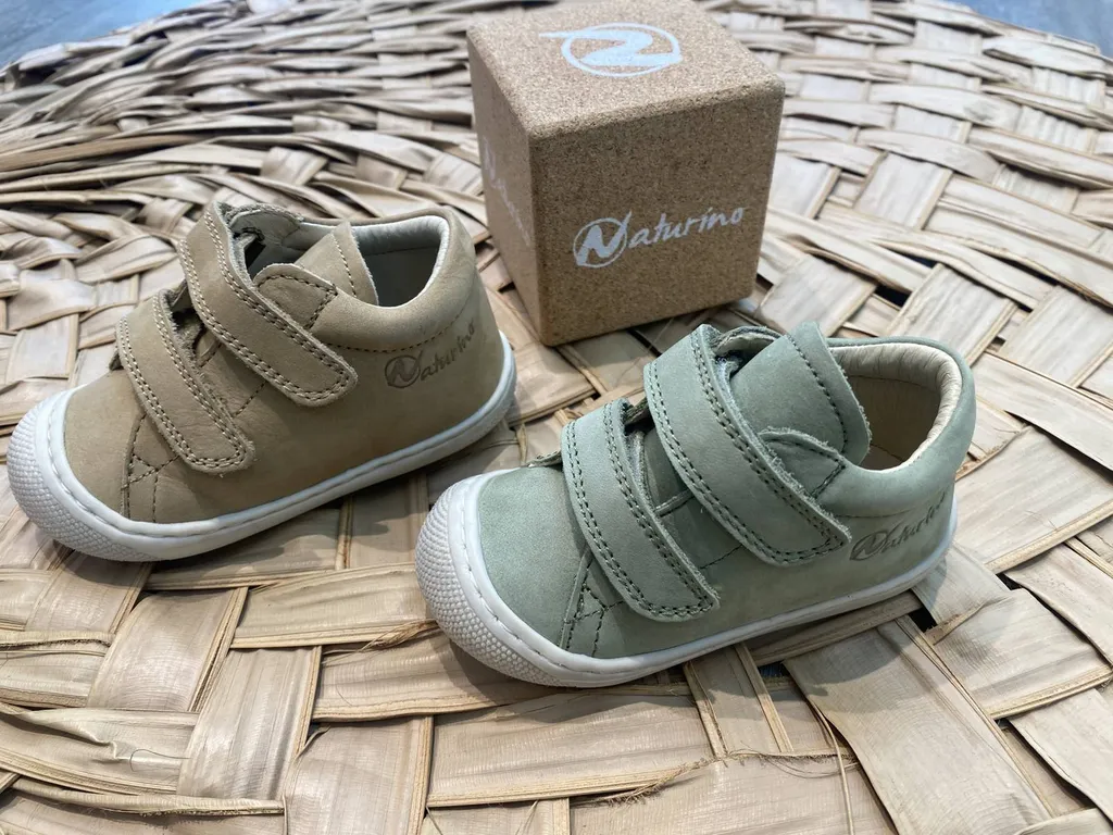 chaussure bébé semelle souple à velcro près de Saint Emilion