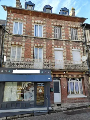 A vendre cormeilles 27260 centre ville avec commerces