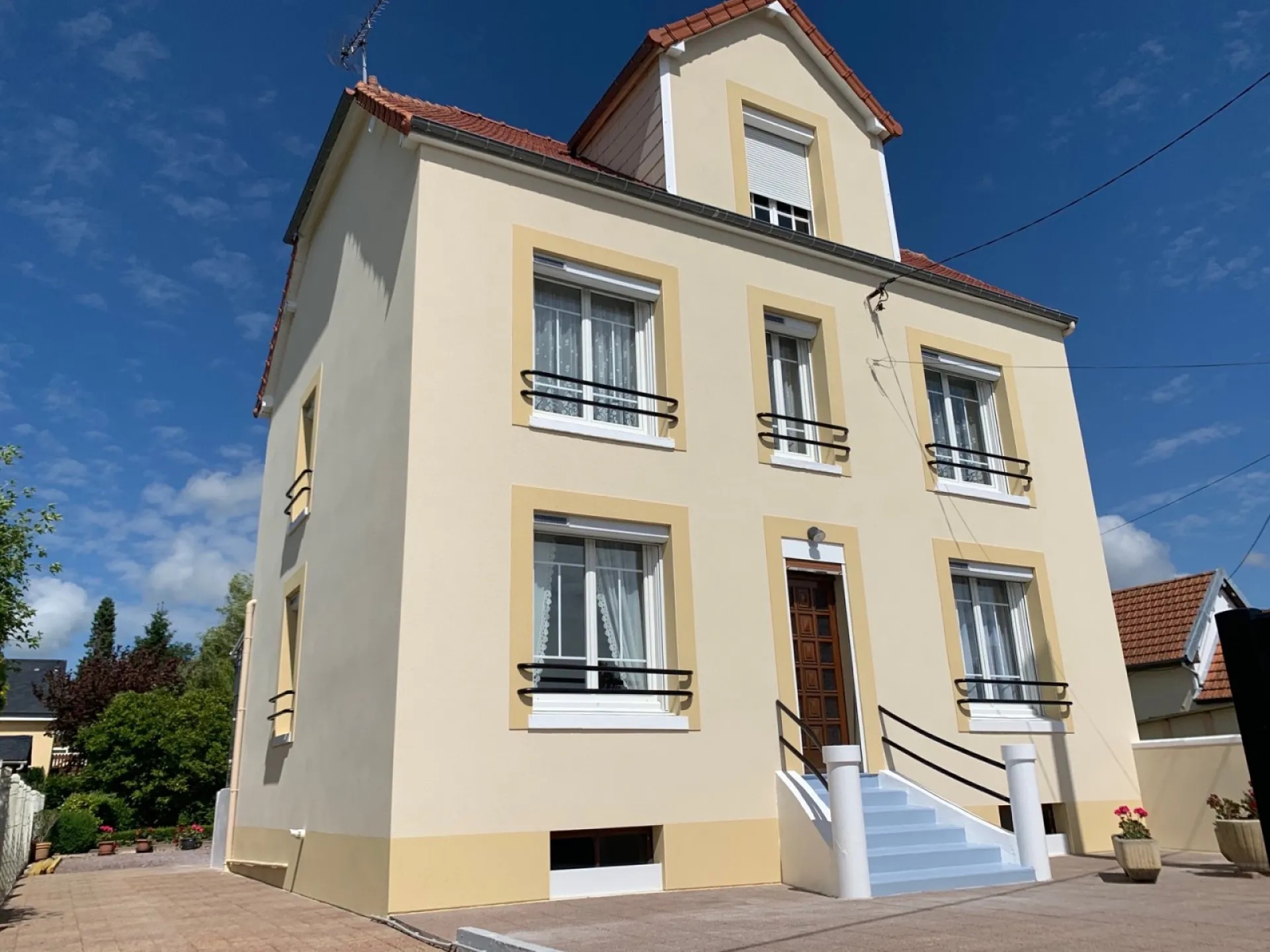 Ravalement enduit projeté de façade sur maison individuelle ton pierre proche Le Havre , Montivilliers, Epouville haute Normandie 76