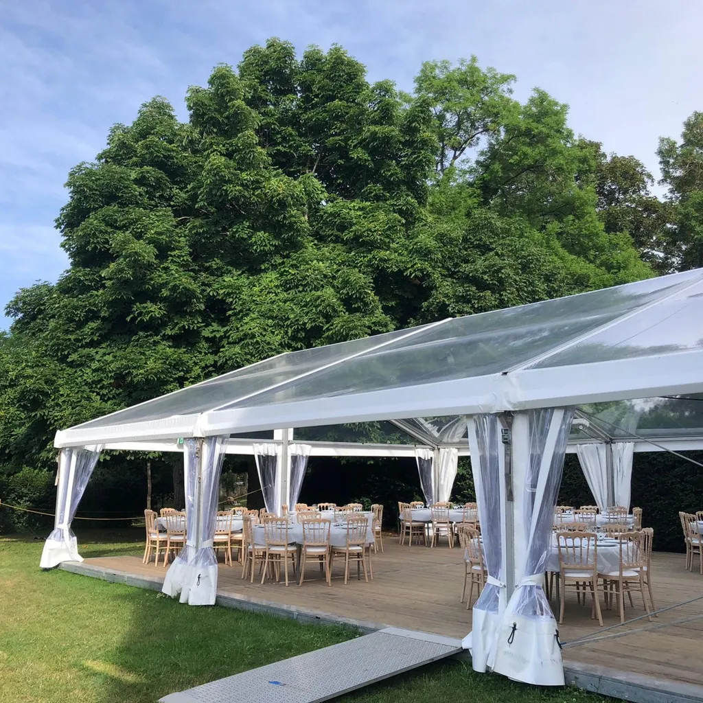 Location de Chapiteaux, Mobilier et Stands en Rhône-Alpes et Grand Est