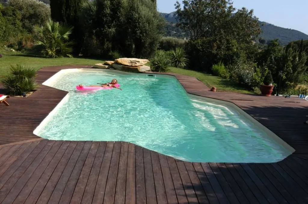 PISCINE COQUE COSMOPOLITAN PARADISE - 12M x 6M
