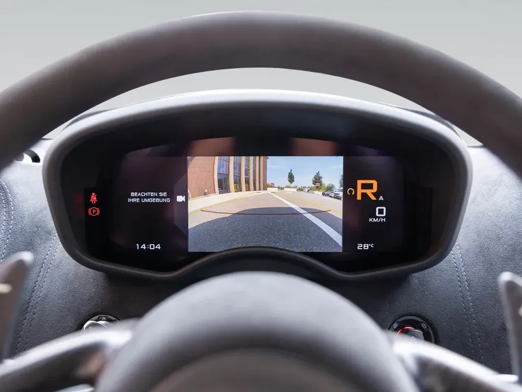 McLaren 600LT tableau de bord digital sport supercar Bordeaux