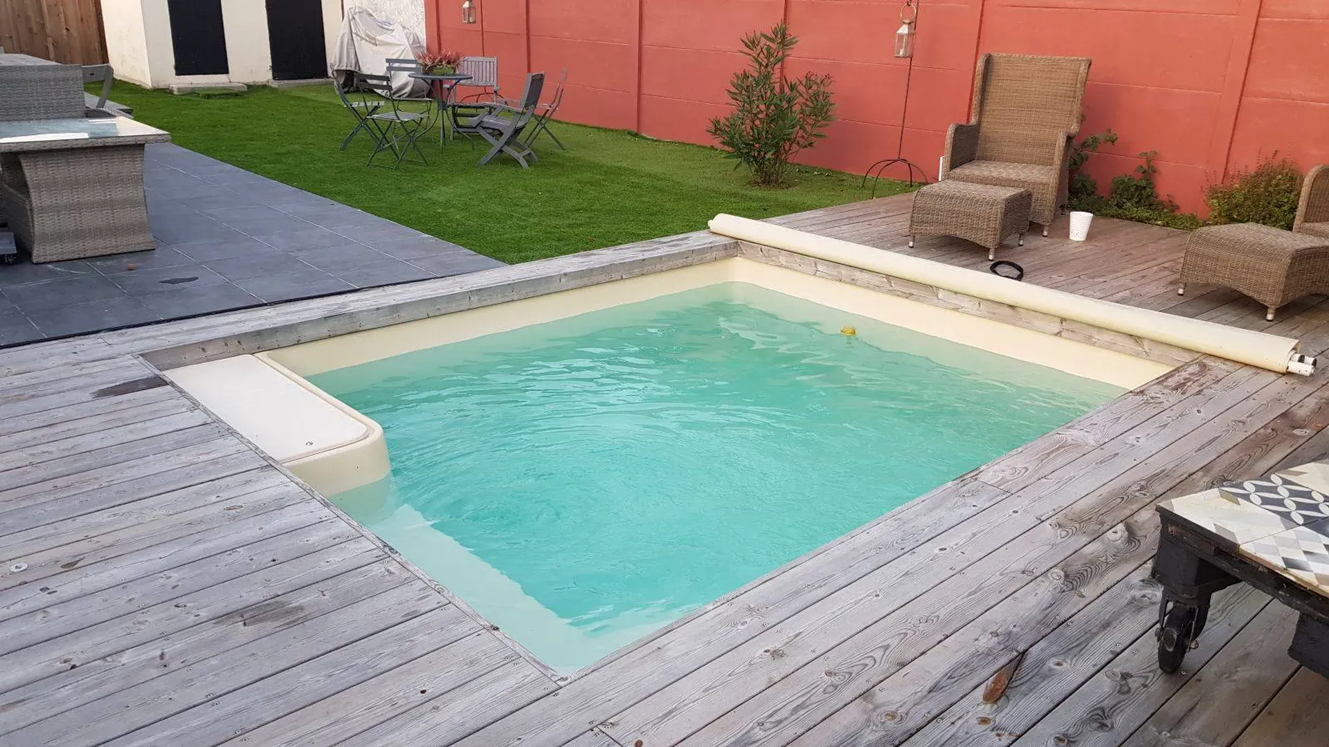 Pourquoi choisir Les Piscines d'Aquitaine à Cestas pour l'achat et la pose clé en main d'une piscine coque en Gironde ?