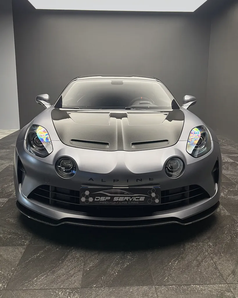 Révéler son Alpine A110 R avec une préparation complète à la vente grâce à l'expertise de DSP Service Le Mans en detailing automobile