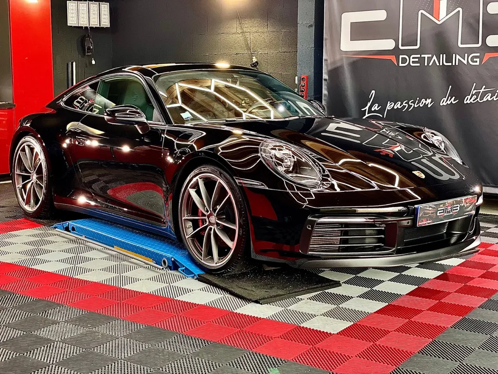 Detailing auto Lyon Porsche 992 traitement céramique / PPF / protection carrosserie 