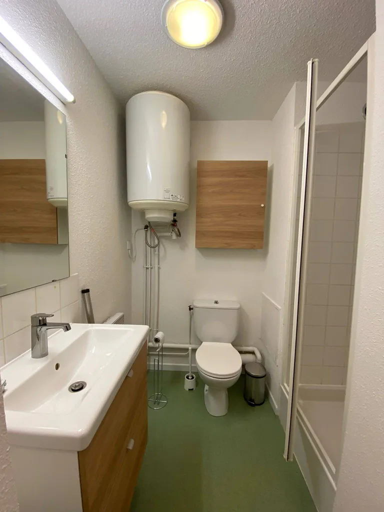 Agréable studio meublé Port Saint Sauveur  