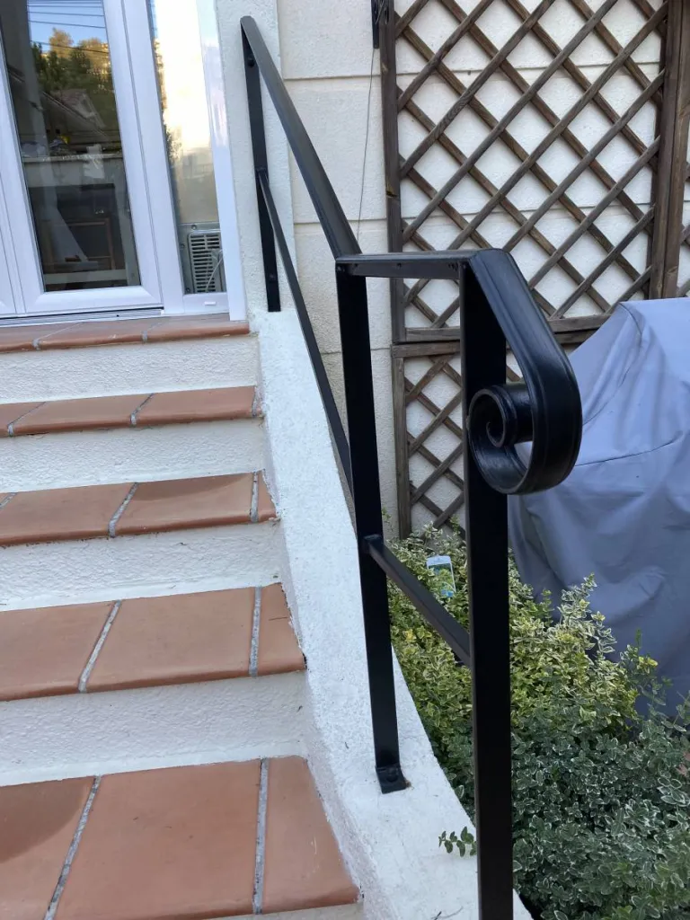 FABRICATION POSE INSTALLATION MAIN COURANTE DE SECURITE SUR MESURE CARRY LE ROUET 