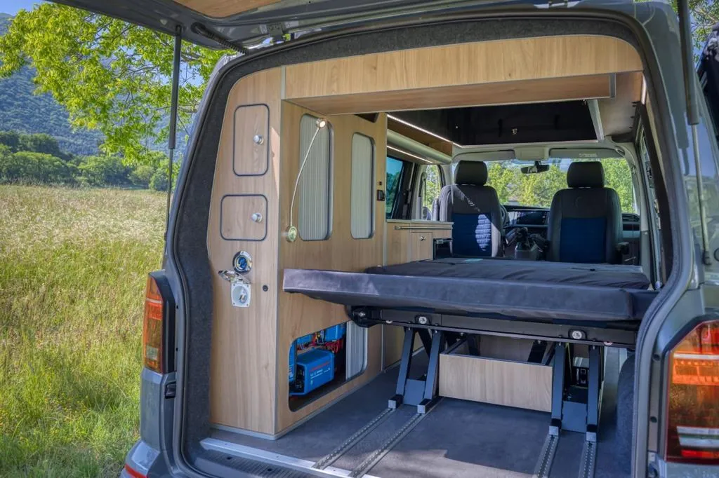 Spécialiste aménagement intérieur VW T6 Court à Marseille : transformation van compact sur-mesure dans les Bouches-du-Rhône
