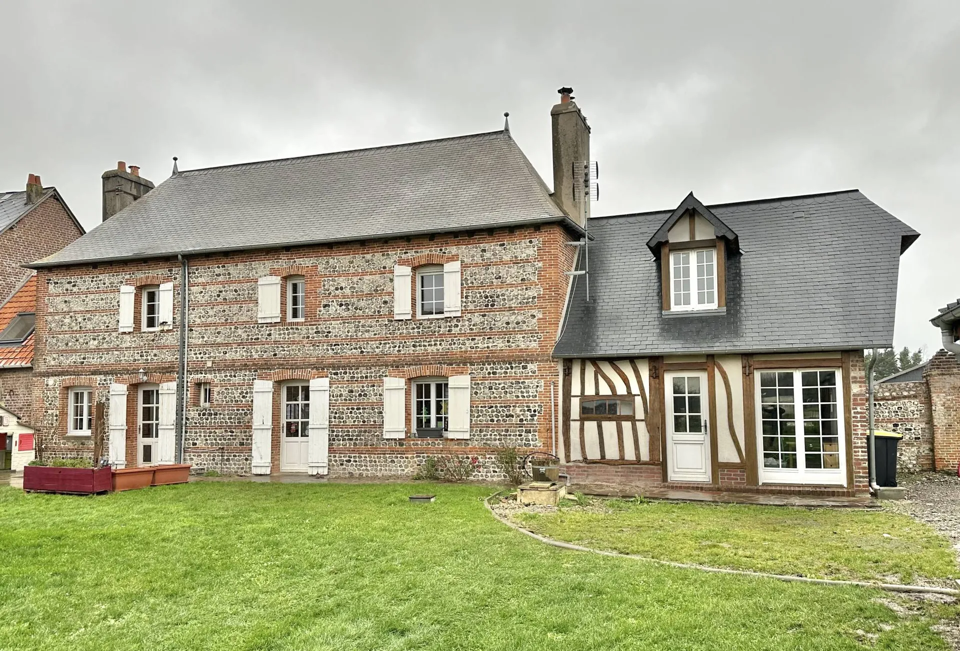 A vendre maison de maitre proche à Petit Caux avec studio indépendant