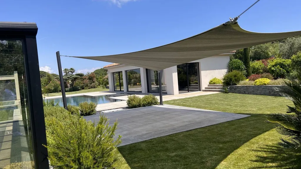 Installation d'une voile sur mesure haut de gamme à Cogolin