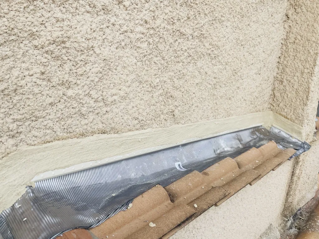 changement de solin en plomb avec enduit fini près de aix en provence