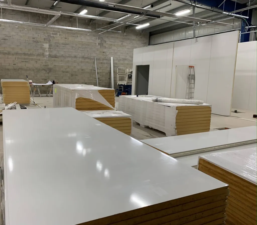 Réalisation en Panneaux de chambre froide et accessoire de finition sur Bordeaux 