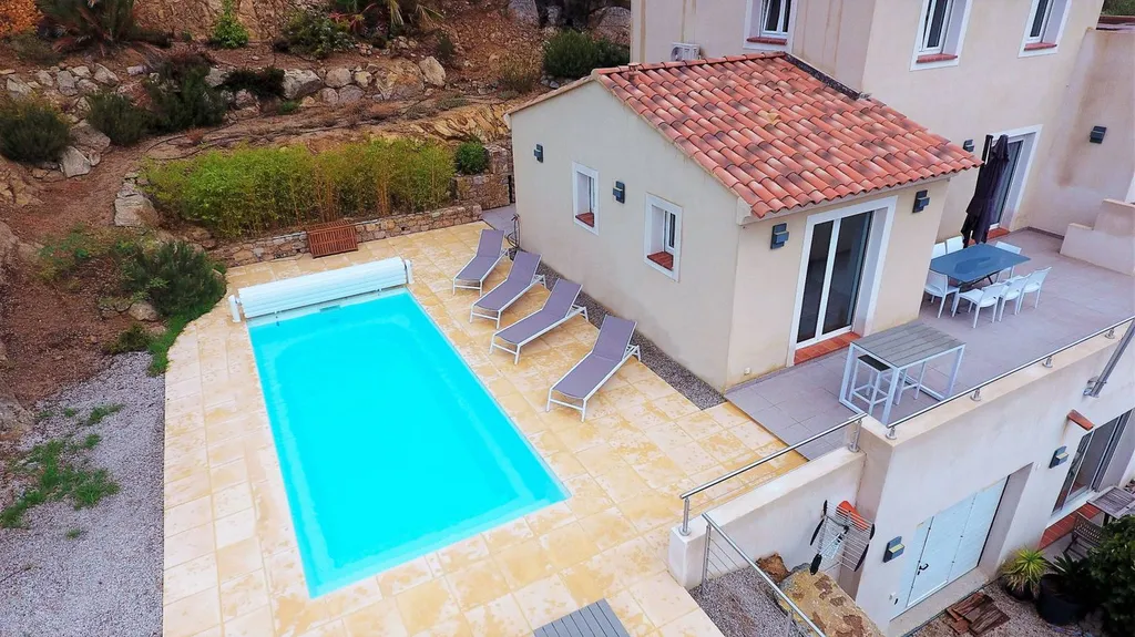 Piscine sur terrasse en hauteur