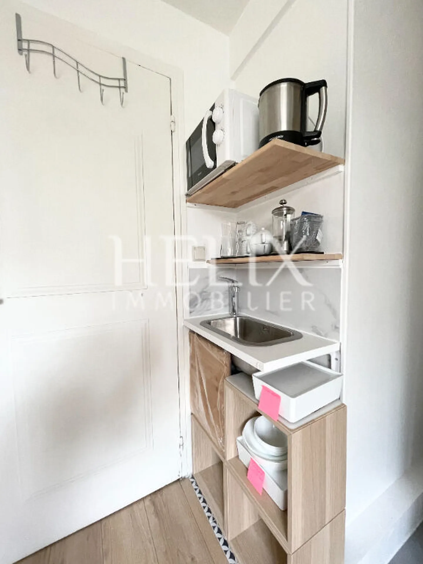 Chambre de service meublé avec goût d'environ 10 M² dans une jolie résidence 