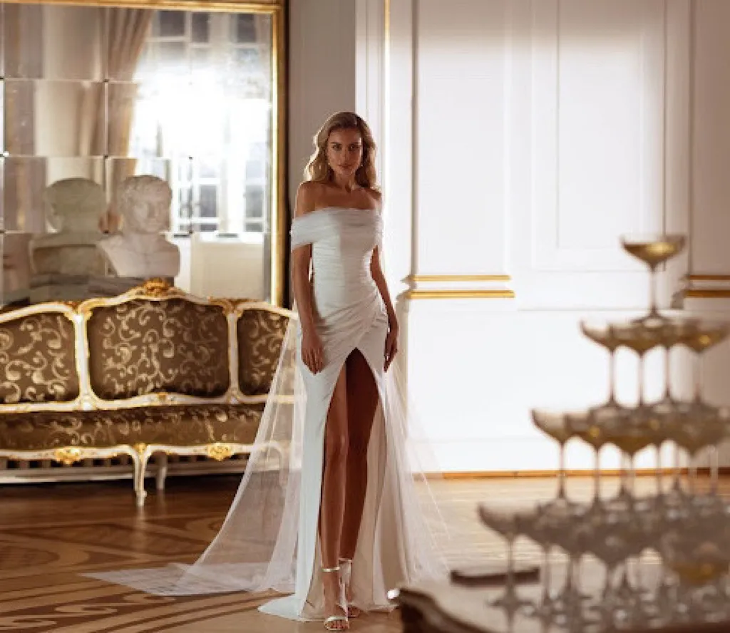 Notre zone d'activité pour ce servicerobe de mariée avec traîne amovible