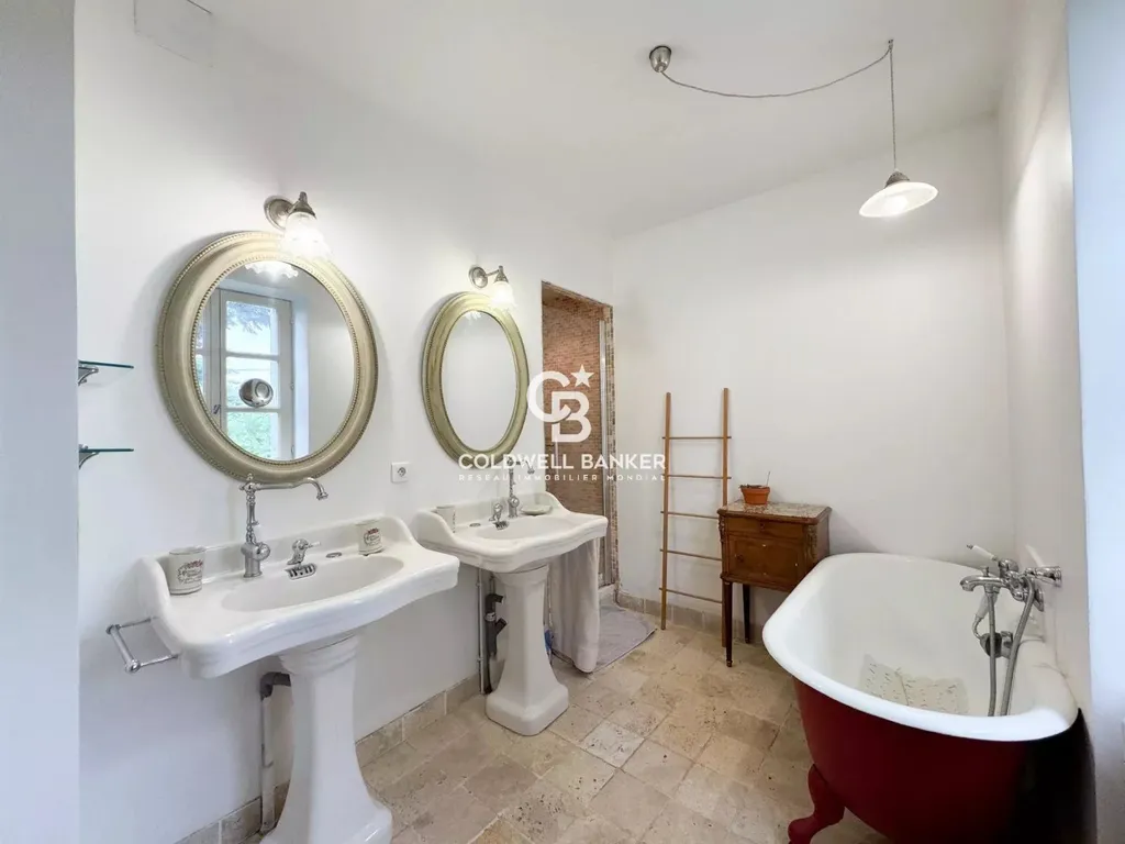 propriété à vendre en sarthe avec grand terrain et dépendances