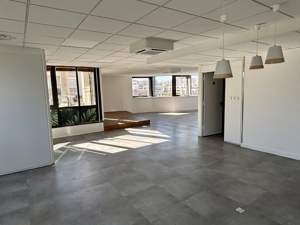 Location - Bureau 186 m², Billancourt, Avenue du Général Leclerc 92100 BOULOGNE-BILLANCOURT