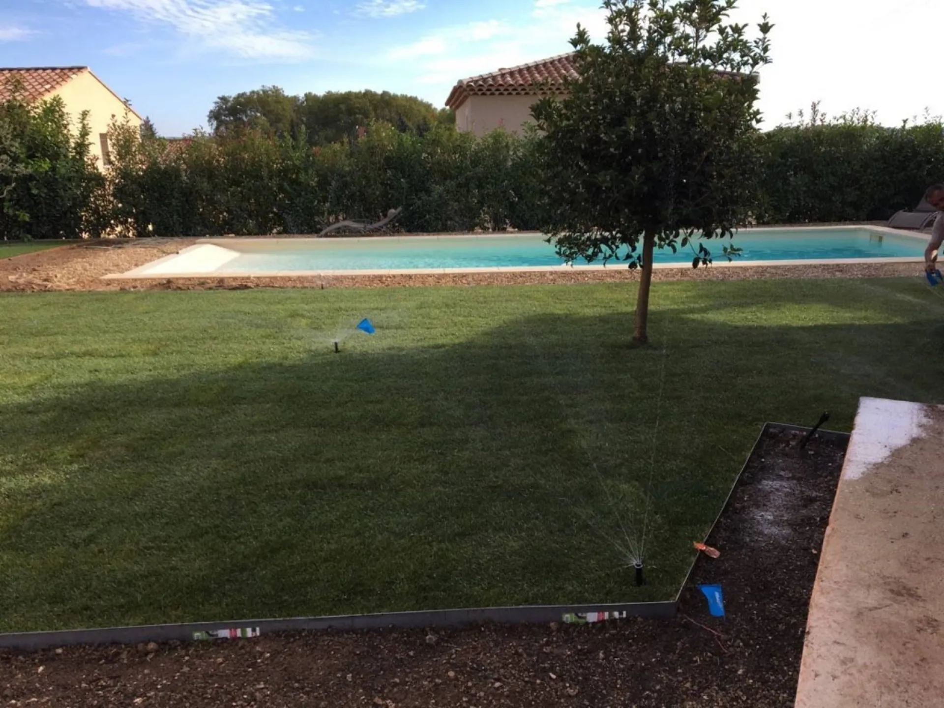 pose gazon en rouleau et aménagement de jardin proche Ventabren 13122