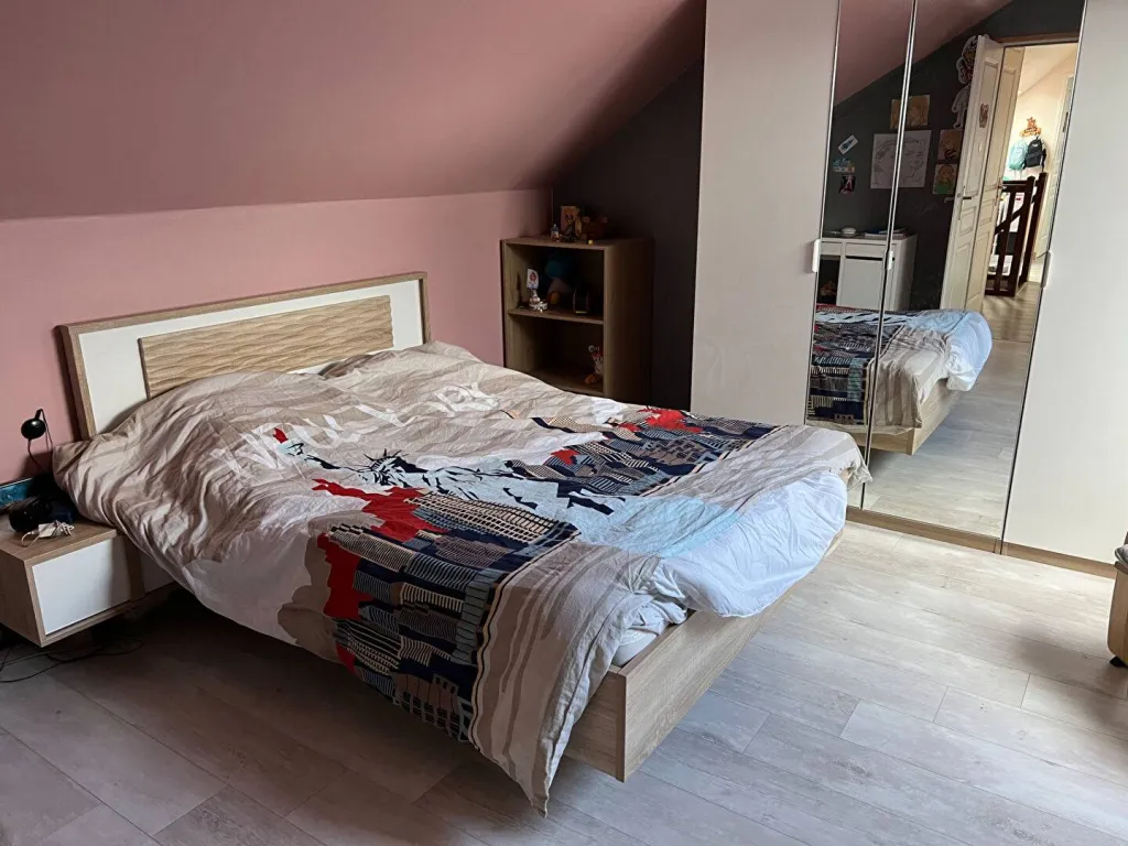 A vendre pavillon de 140 m² sur un terrain de 1530 m² clos sur la commune de LE THUIT DE L'OISON 27370