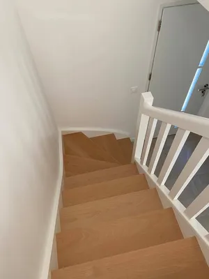 Peintre spécialiste pour peinture escalier bicolore neuf ou à rénover à Coignières proche Les Essarts Le Roi