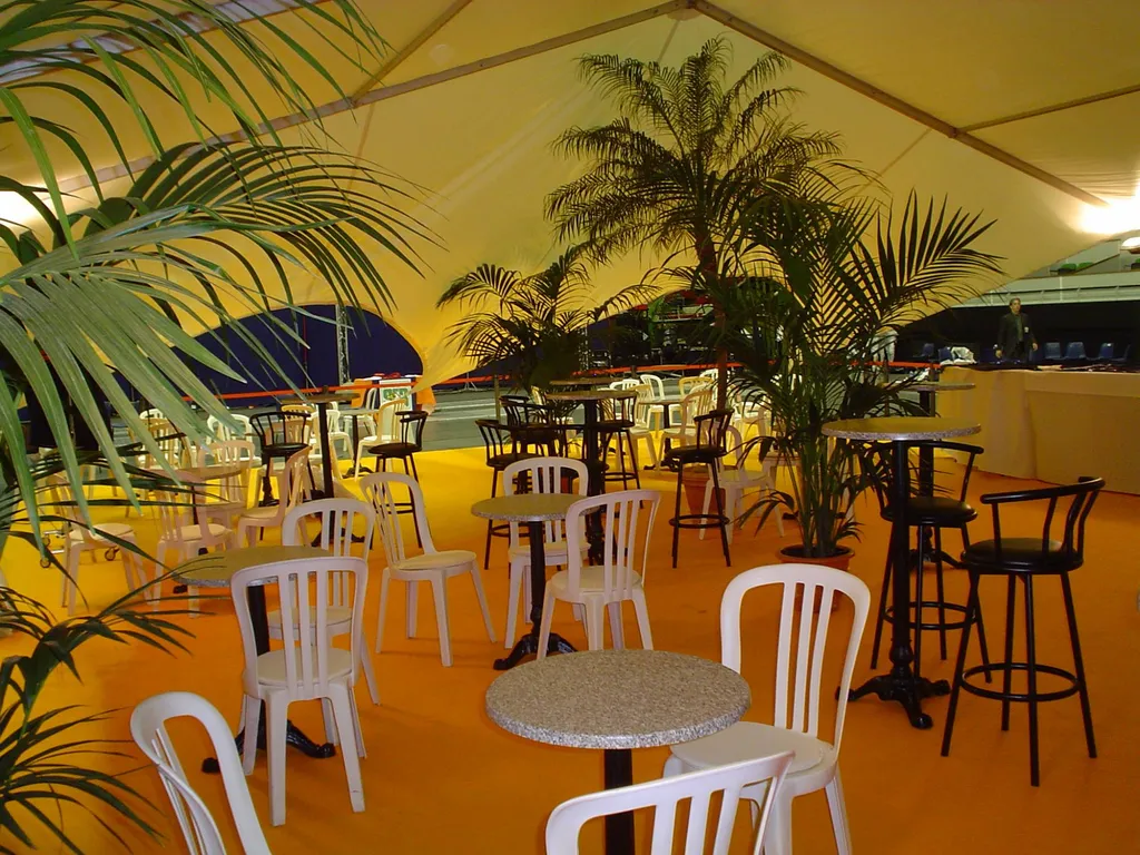 Location Chaise GARDEN Blanche - Mobilier de Jardin & Cérémonie Extérieure