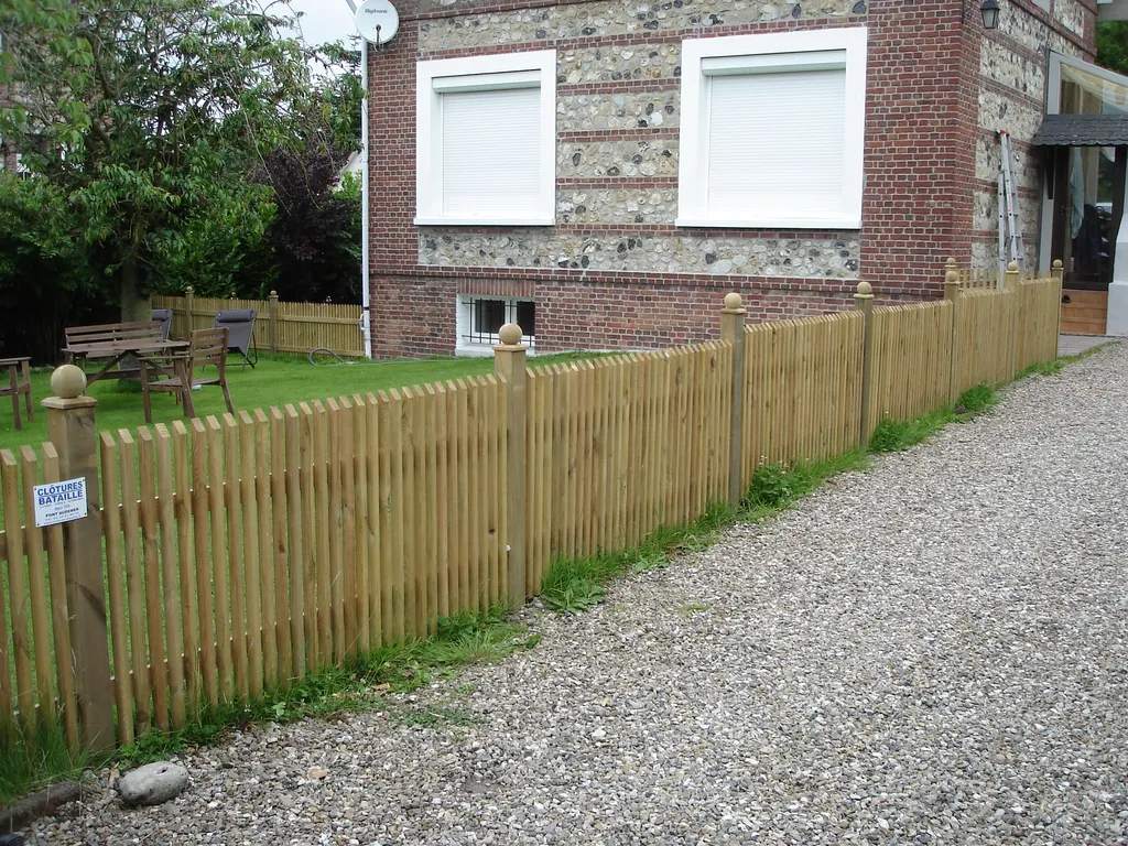 Installation de Clôture de Jardin en Bois Traité, Panneaux et Portillons pour Propriétés Résidentielles à Rouen en Seine-Maritime 76