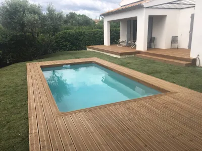 Aménagement d'un jardin avec du gazon en plaque à Villeneuve les Avignon