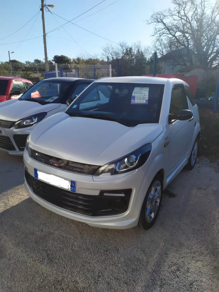 vente voiture sans permis occasion LIGIER JS50 Club DCI avec seulement 1400 km toulon