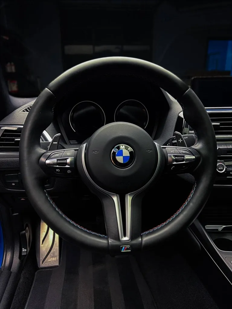 Préparation extérieure et nettoyage intérieur en profondeur – BMW M2 Competition – Le Mans (72)