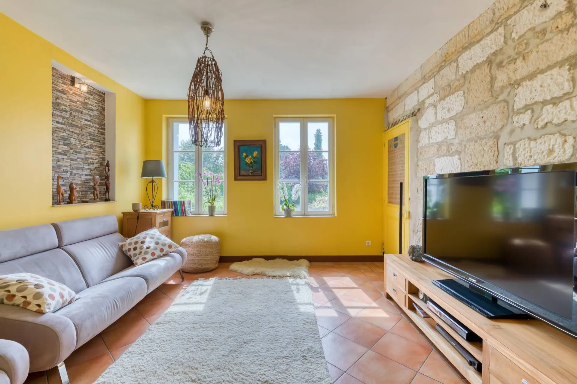 Vends : Demeure historique alliant charme classique et fonctionnalités modernes.