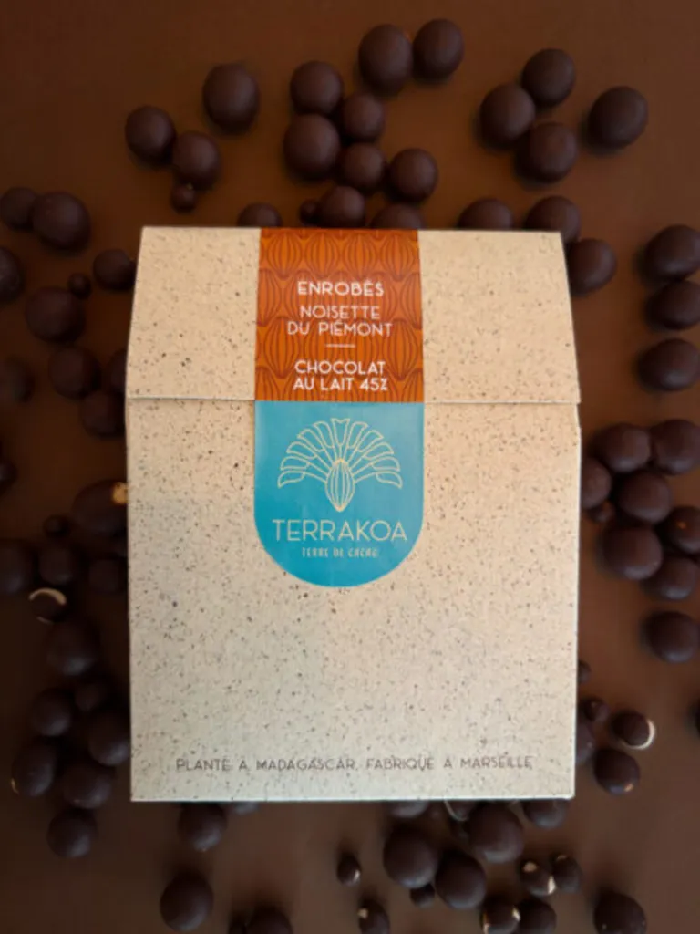 Enrobés Terrakoa, fruits secs et confits sublimés par un enrobage au chocolat noir ou lait