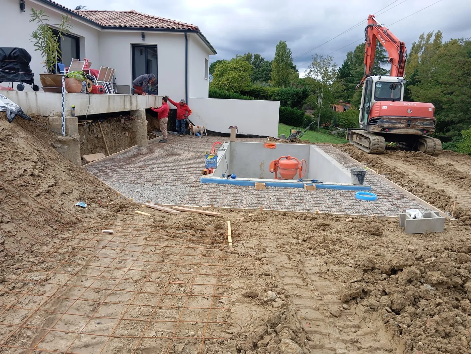 entreprise spécialisée dans la construction de piscine sur terrain difficile d'accès à verfeil toulouse