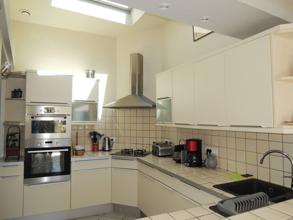 A découvir cette propriété d'exception, comprenant une maison de caractère principale ainsi qu'un gîte anglo-normand avec vue exceptionnelle sur la mer, proche de Dieppe (76)