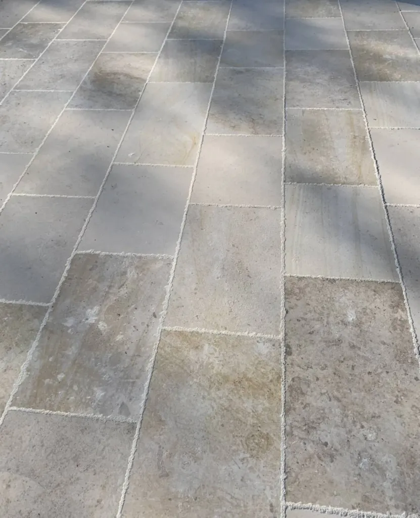 Dallage en pierre naturelle du Périgord Montagnac pour terrasse 