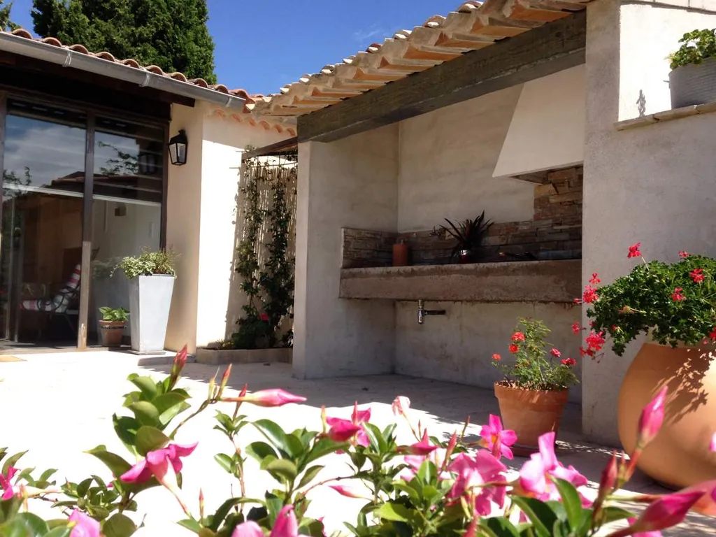 Aménagements extérieurs à proximité de Saint-Rémy-de-Provence-Barbecue