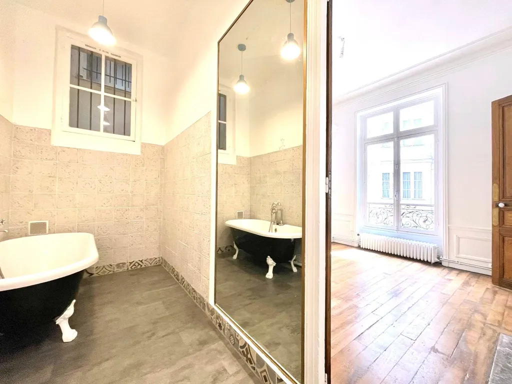 A vendre 2 pièces dans immeuble haussmannien à Paris 75017