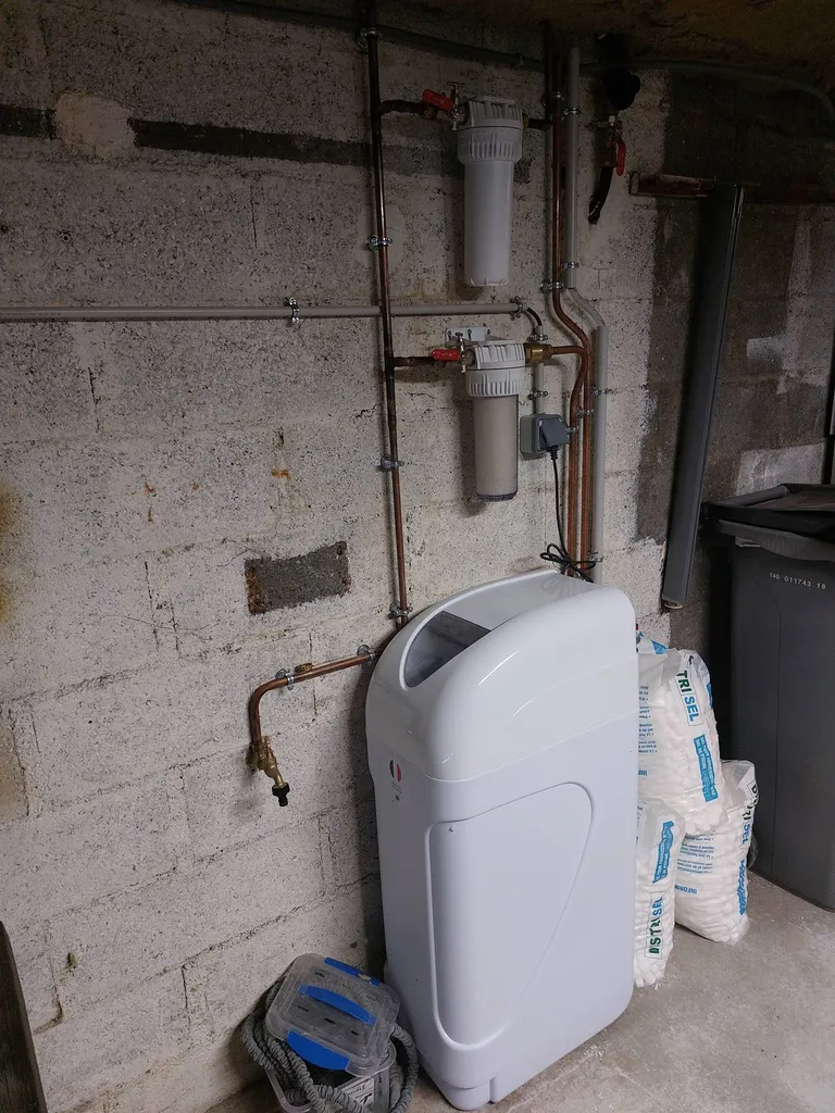 Installation d'un adoucisseur d'eau dans un maison ancienne à Offranville
