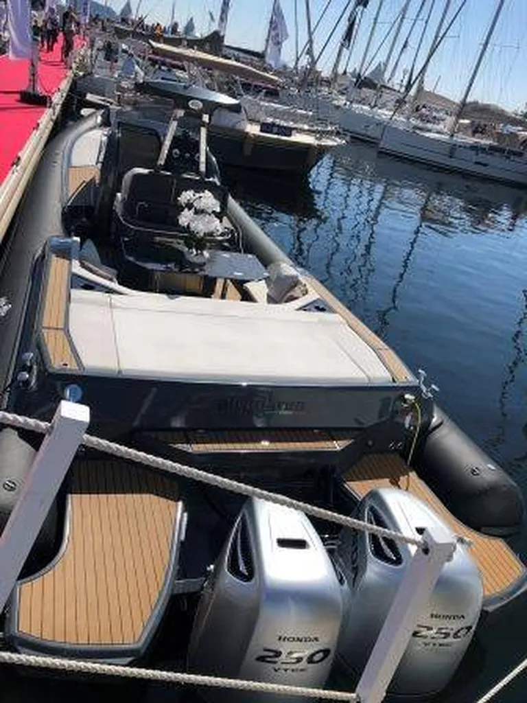 Altamaréa bateau semi-rigide à moteur dans le Var