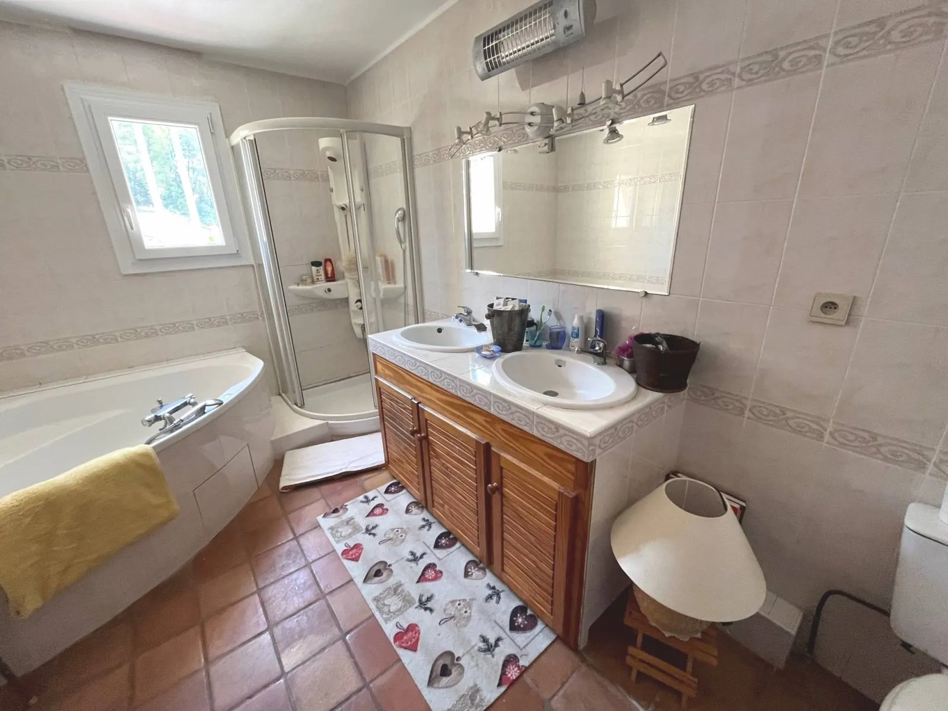 Maison à vendre Carnoux en Provence dans une impasse, expo sud, vue dégagée, sur terrain de 624m², garage, cave et possible piscine