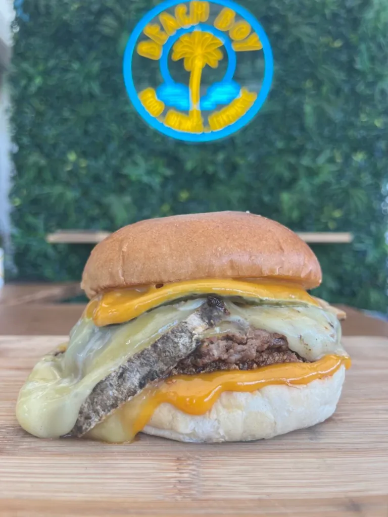 Restaurant Beach Boy Le Havre dans la rue piétonne : Burgers Gourmands & Tapas, de la Plage au Centre-Ville